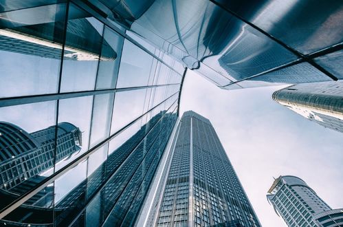 青島東方影都迎來(lái)新篇章 西發(fā)集團(tuán)持股45%，深化影視文化與藝術(shù)交流