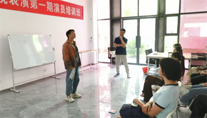 都勻影視攝制服務(wù)機(jī)構(gòu)（都勻影視版權(quán)服務(wù)中心）正式揭牌成立，助力區(qū)域影視產(chǎn)業(yè)專(zhuān)業(yè)化發(fā)展